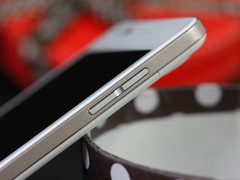 Ů����� OPPO Finder��ɫ�澩������ 