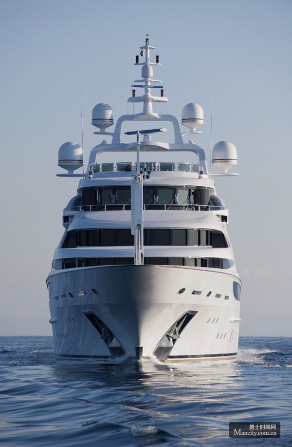 Benetti 交付「Diamonds Are Forever」超级游艇
