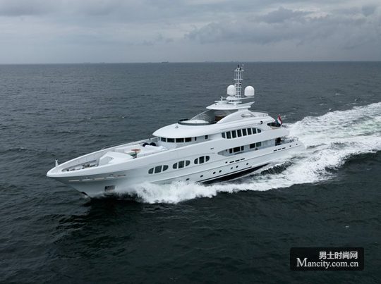 Heesen 成功交付两艘超级游艇
