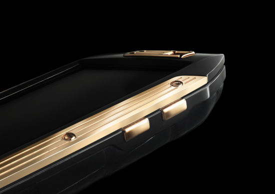 Black & Gold - Close-up front