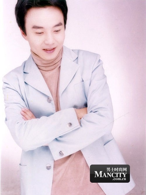 曾主持过 《越策越开心》 、 《超级英雄》 、《超级女声》、 《快乐男生》等节目。