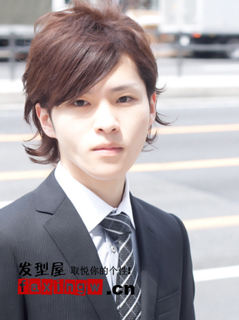 2012最新男士职场发型 中长发显优雅成熟