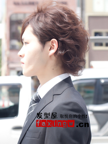 2012最新男士职场发型 中长发显优雅成熟