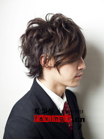 2012最新男士职场发型 中长发显优雅成熟