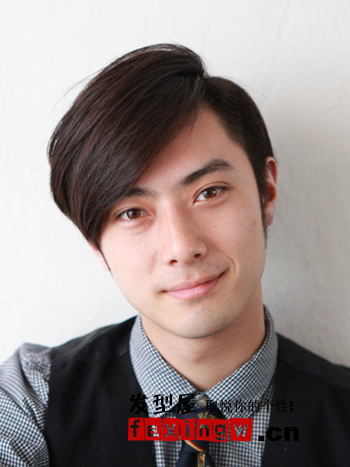 2012最新男士职场发型 中长发显优雅成熟
