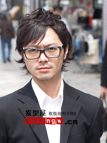 2012最新男士职场发型 中长发显优雅成熟